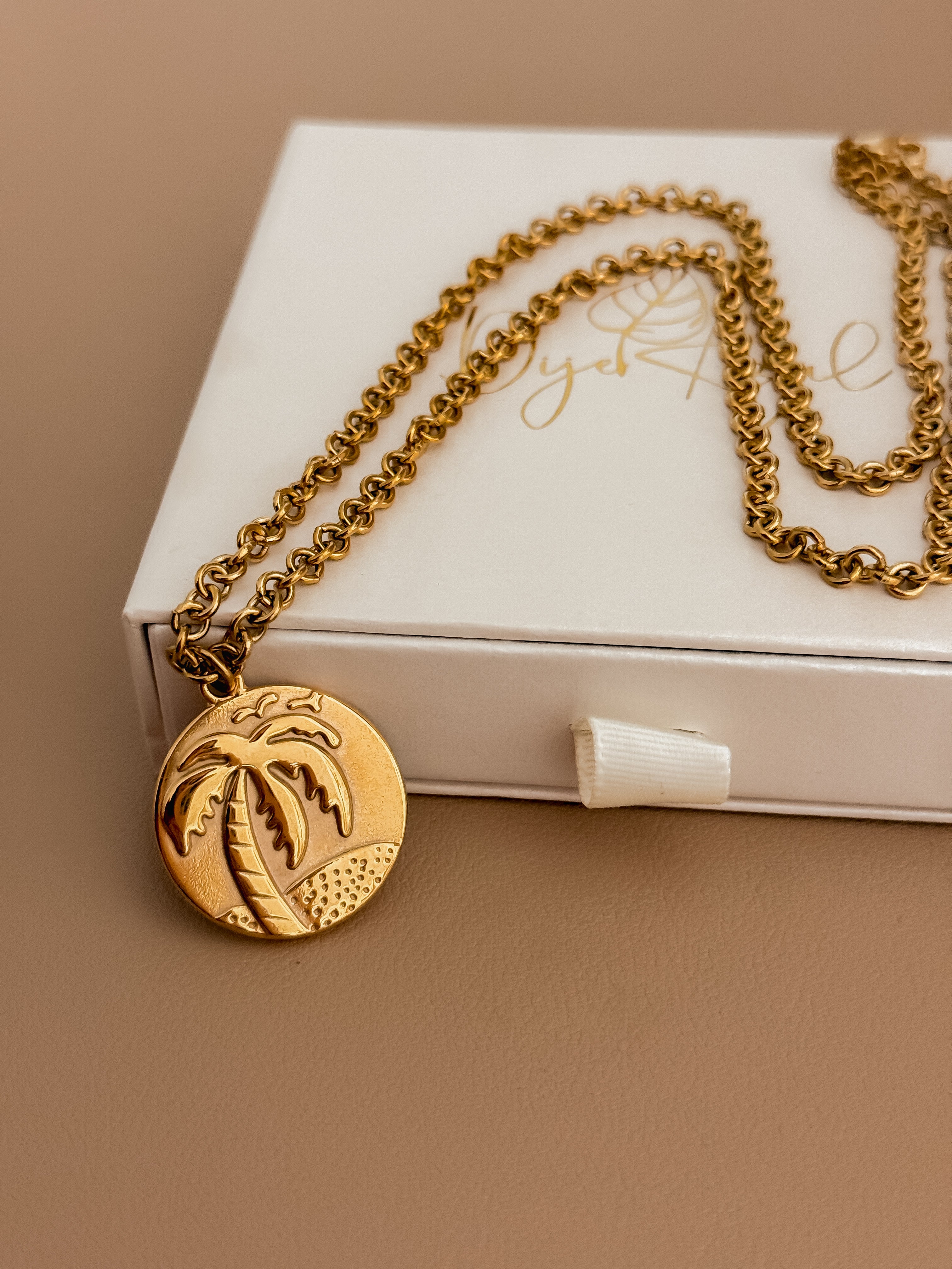 Isla Palmas necklace