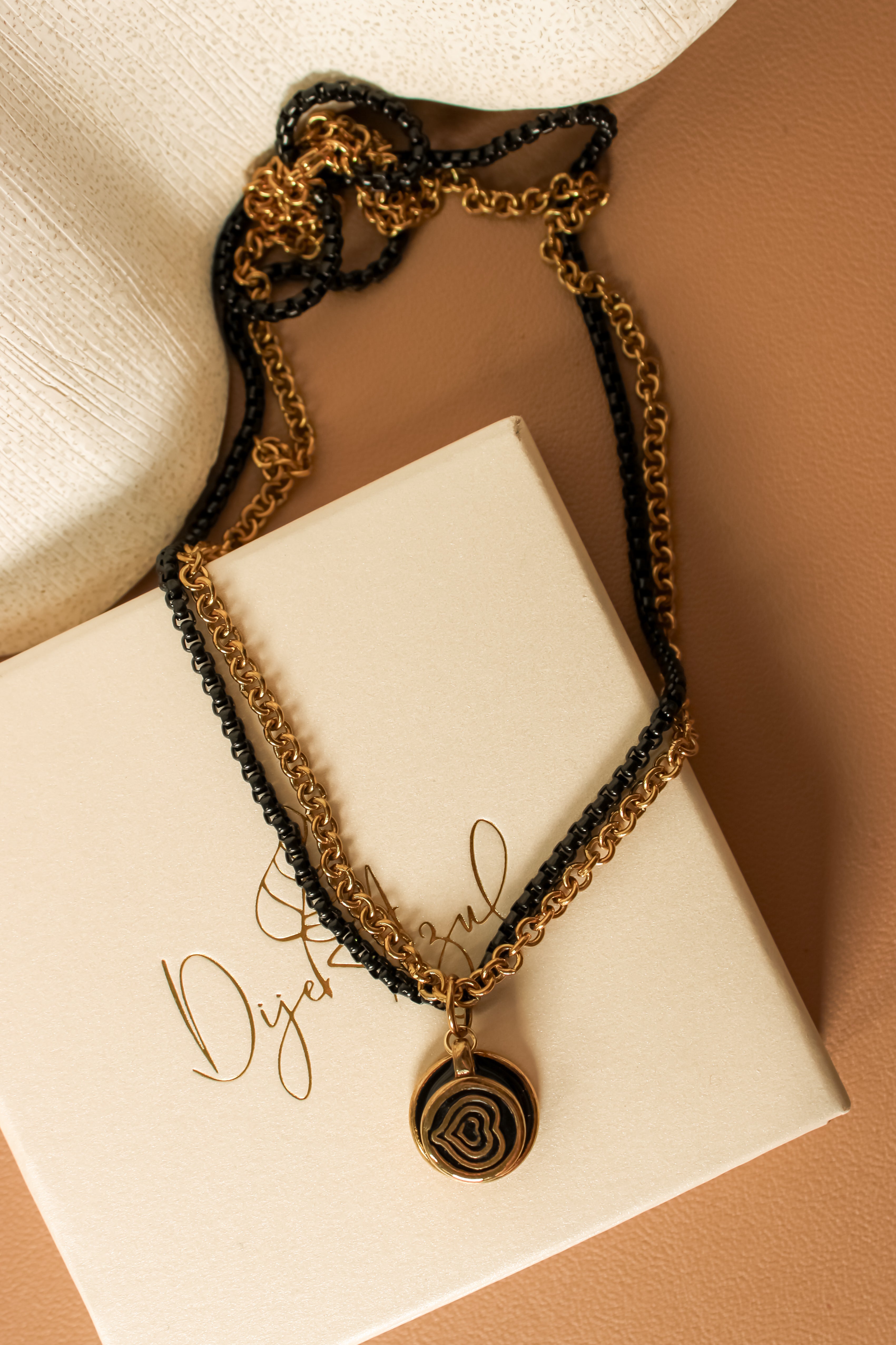 Café Negro necklace