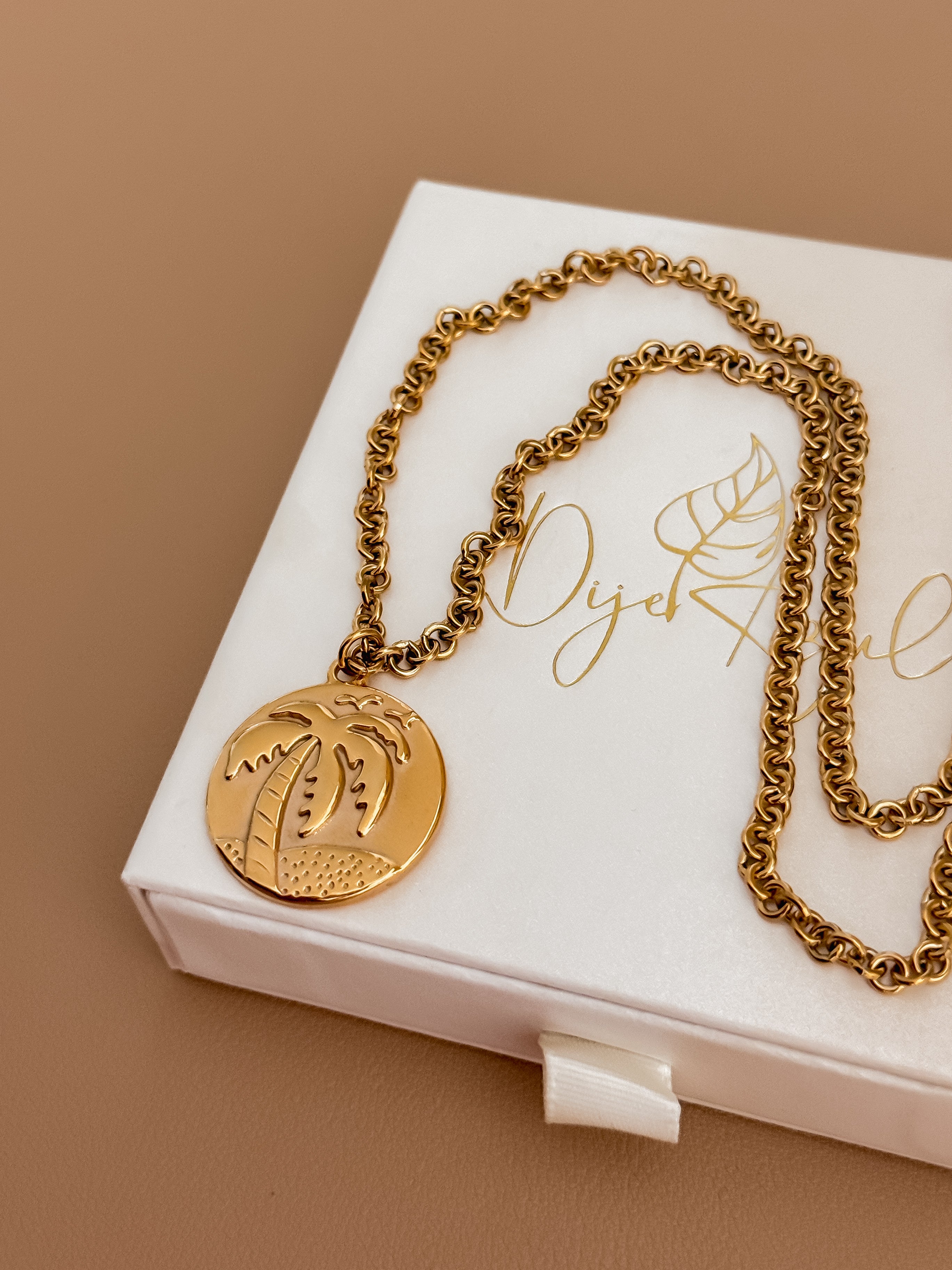 Isla Palmas necklace