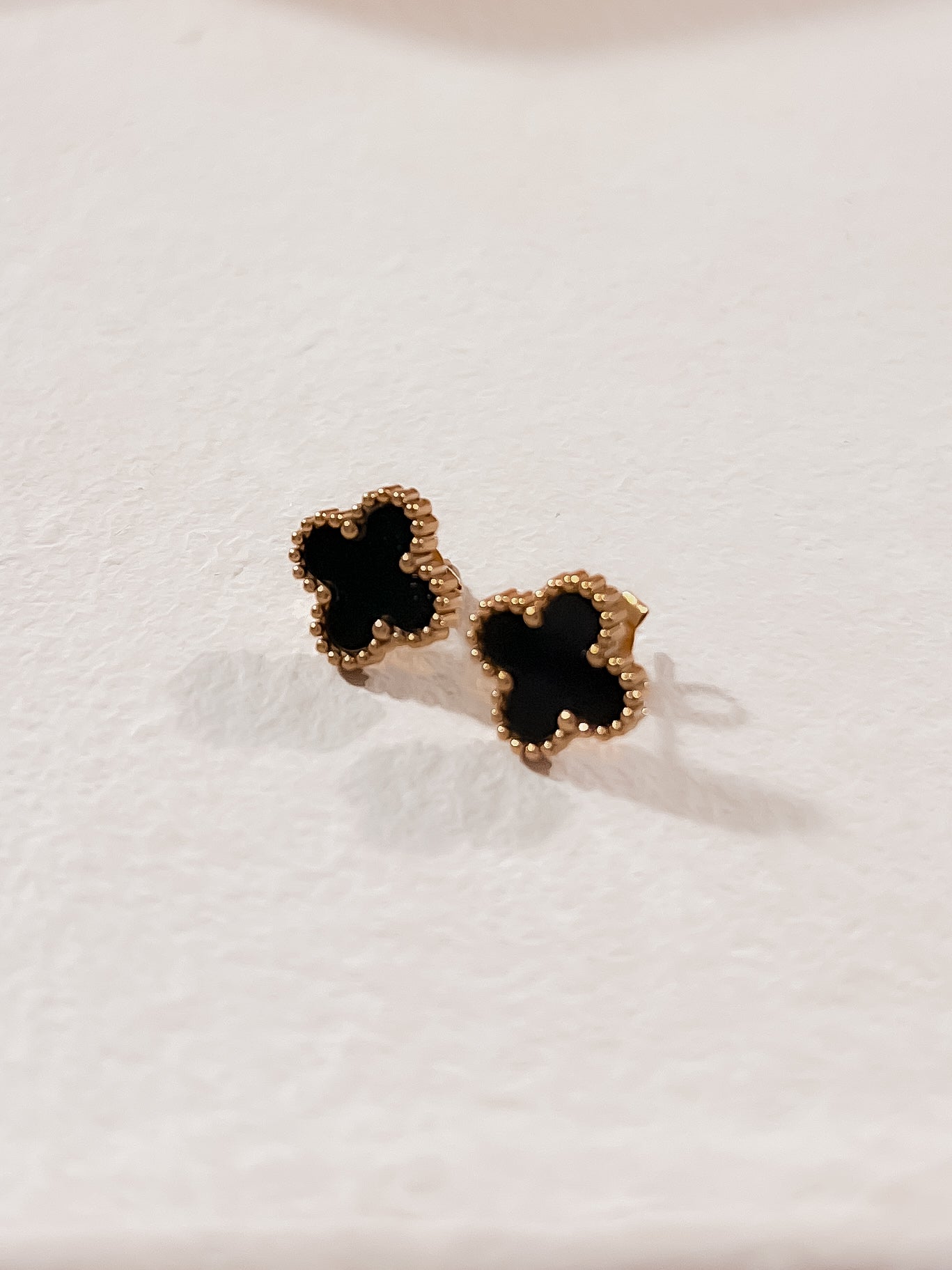 B&W Clover studs earrings