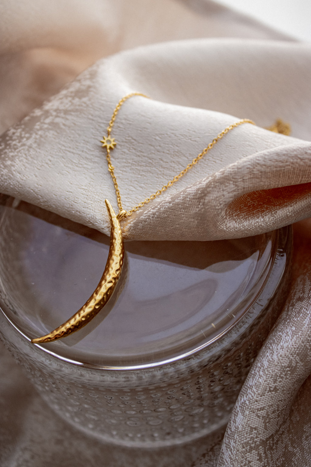 Medialuna necklace