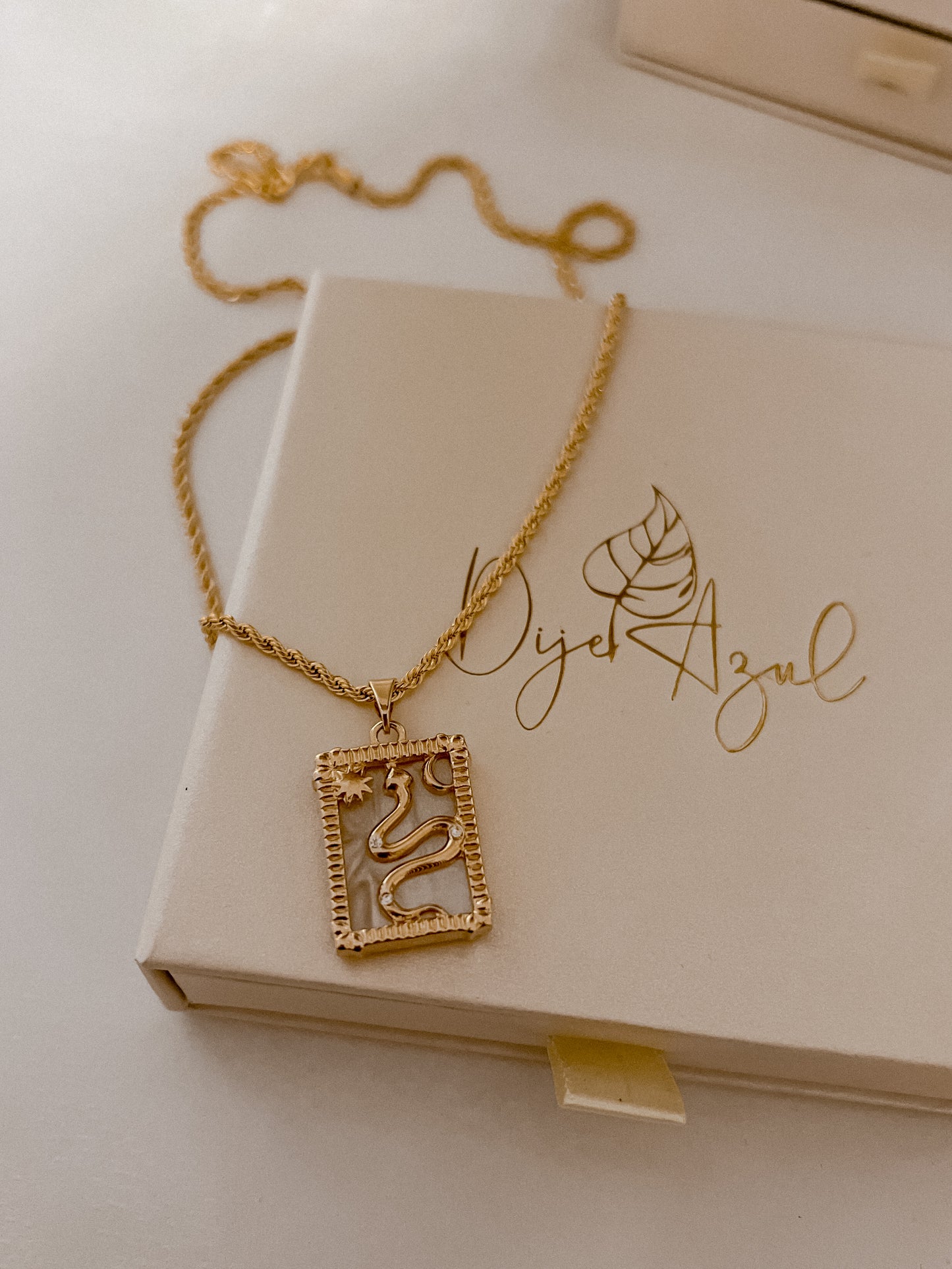 Cosmo necklace (GF)