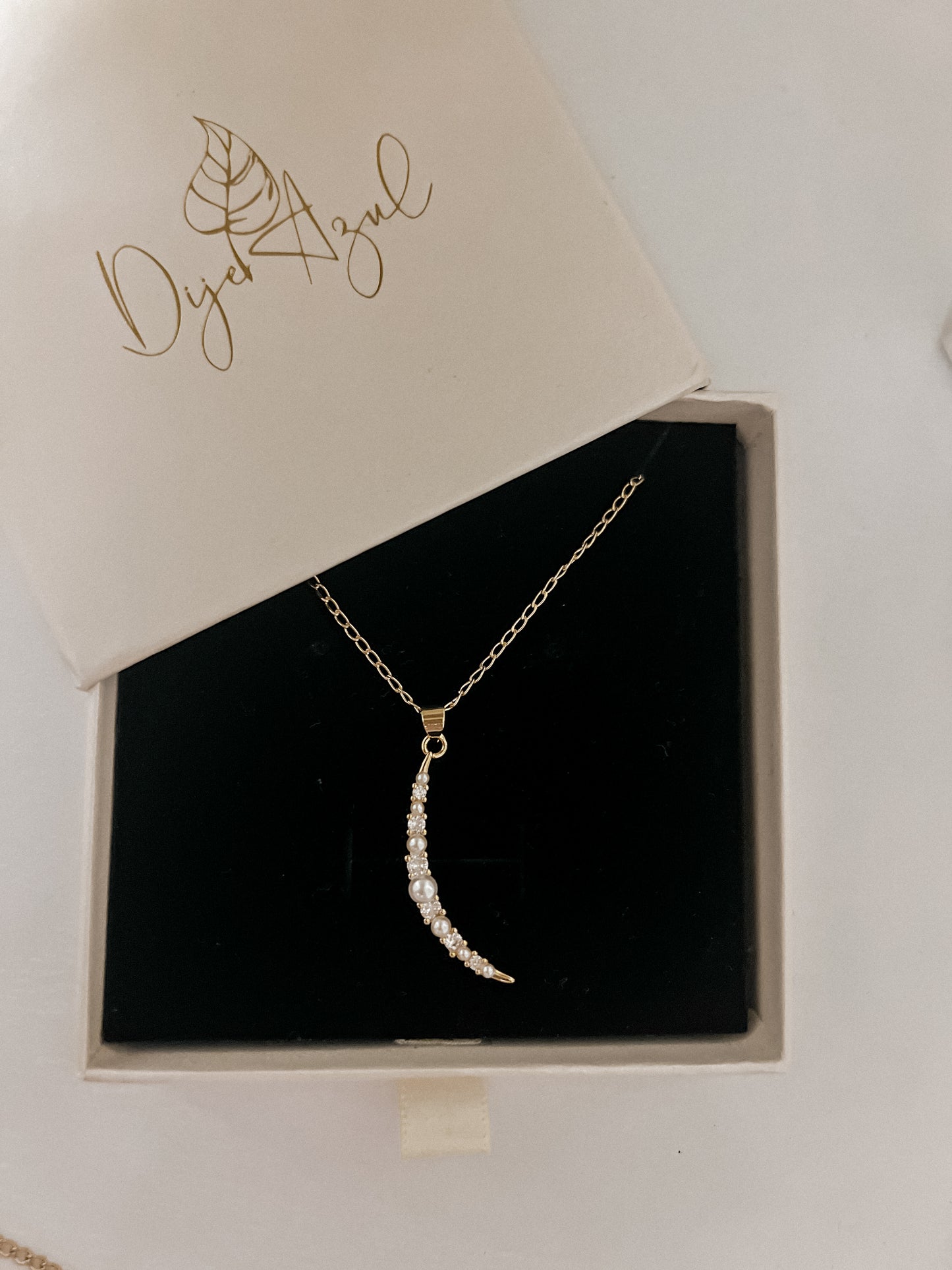 Pearly Moon necklace (GF)
