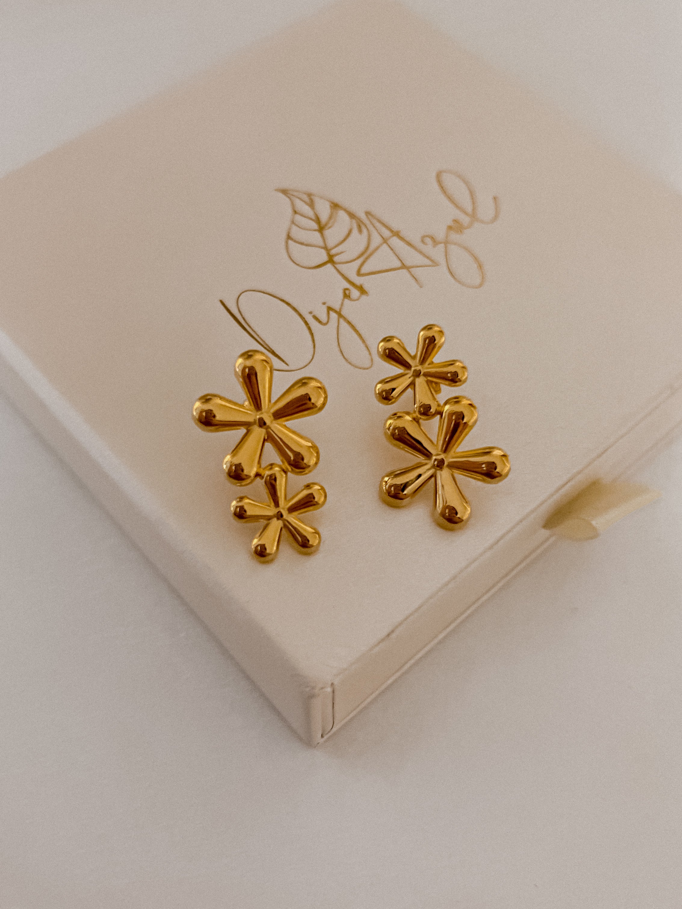 Flor Dorada earrings