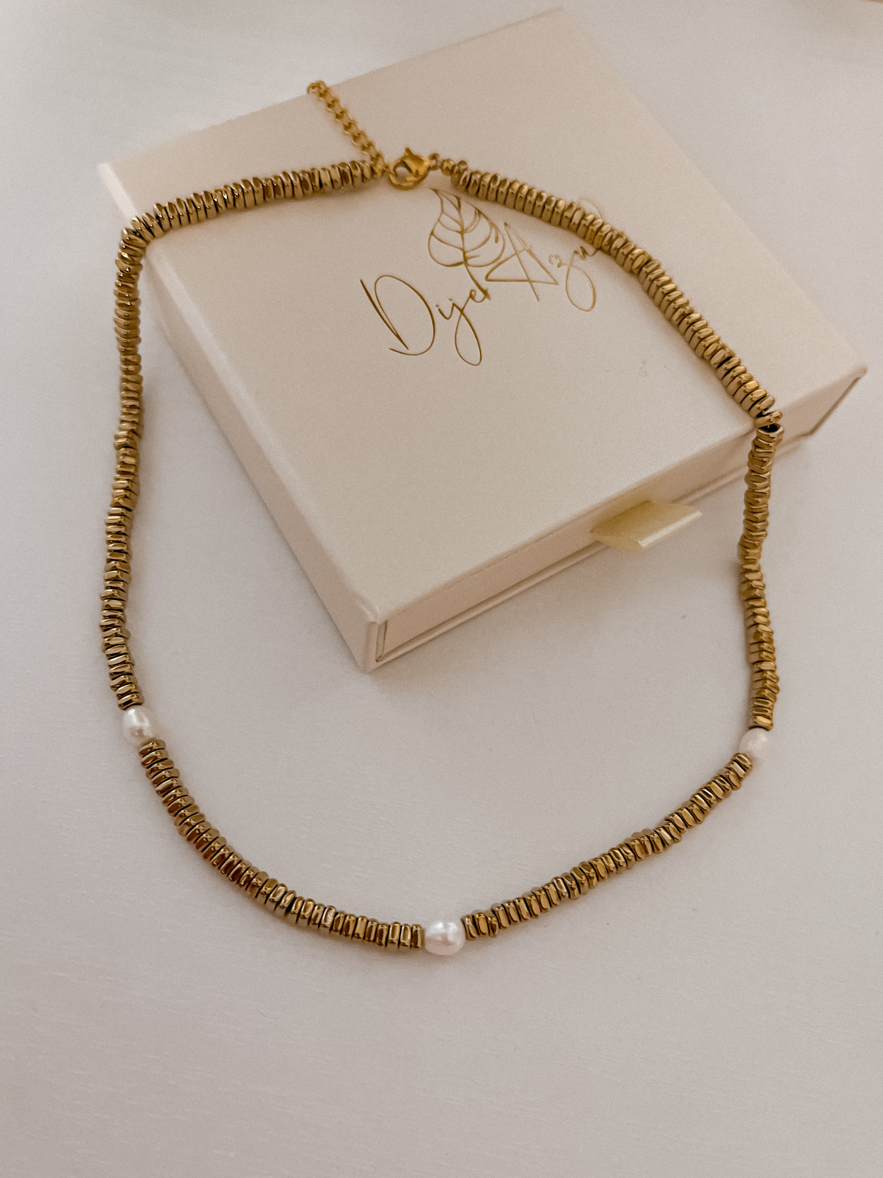 Gold and Pearls necklace