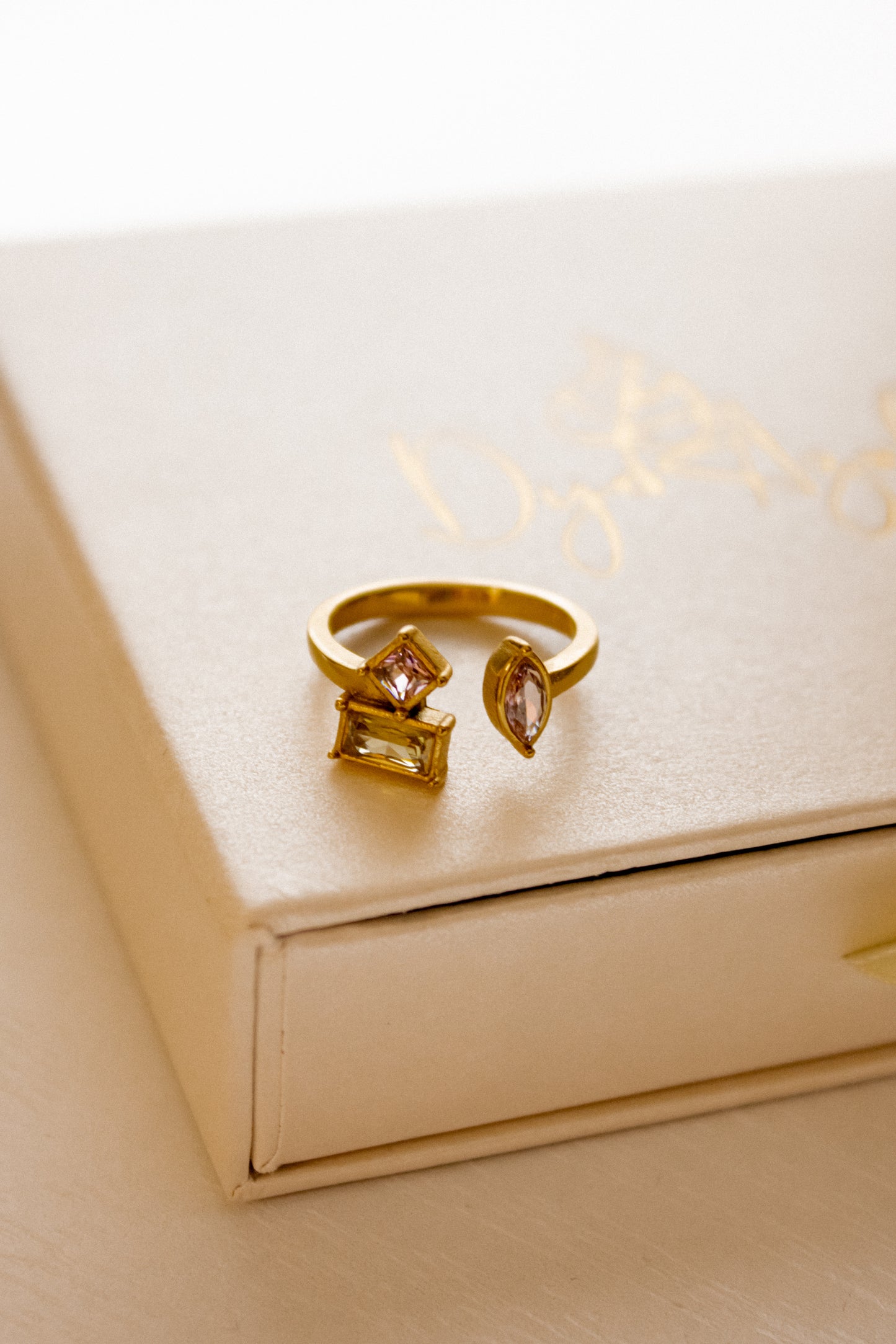 Pía Zirconia ring