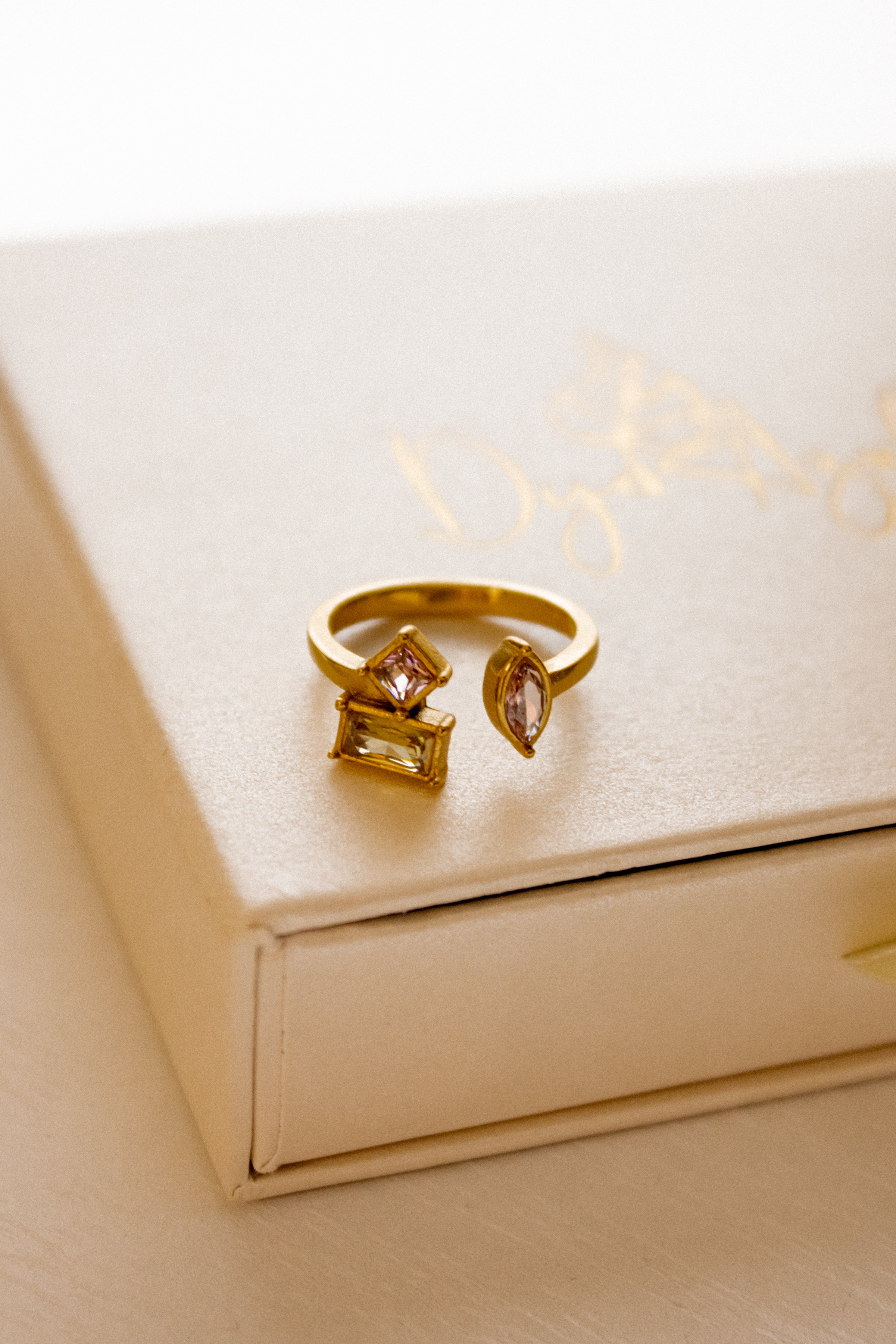 Pía Zirconia ring