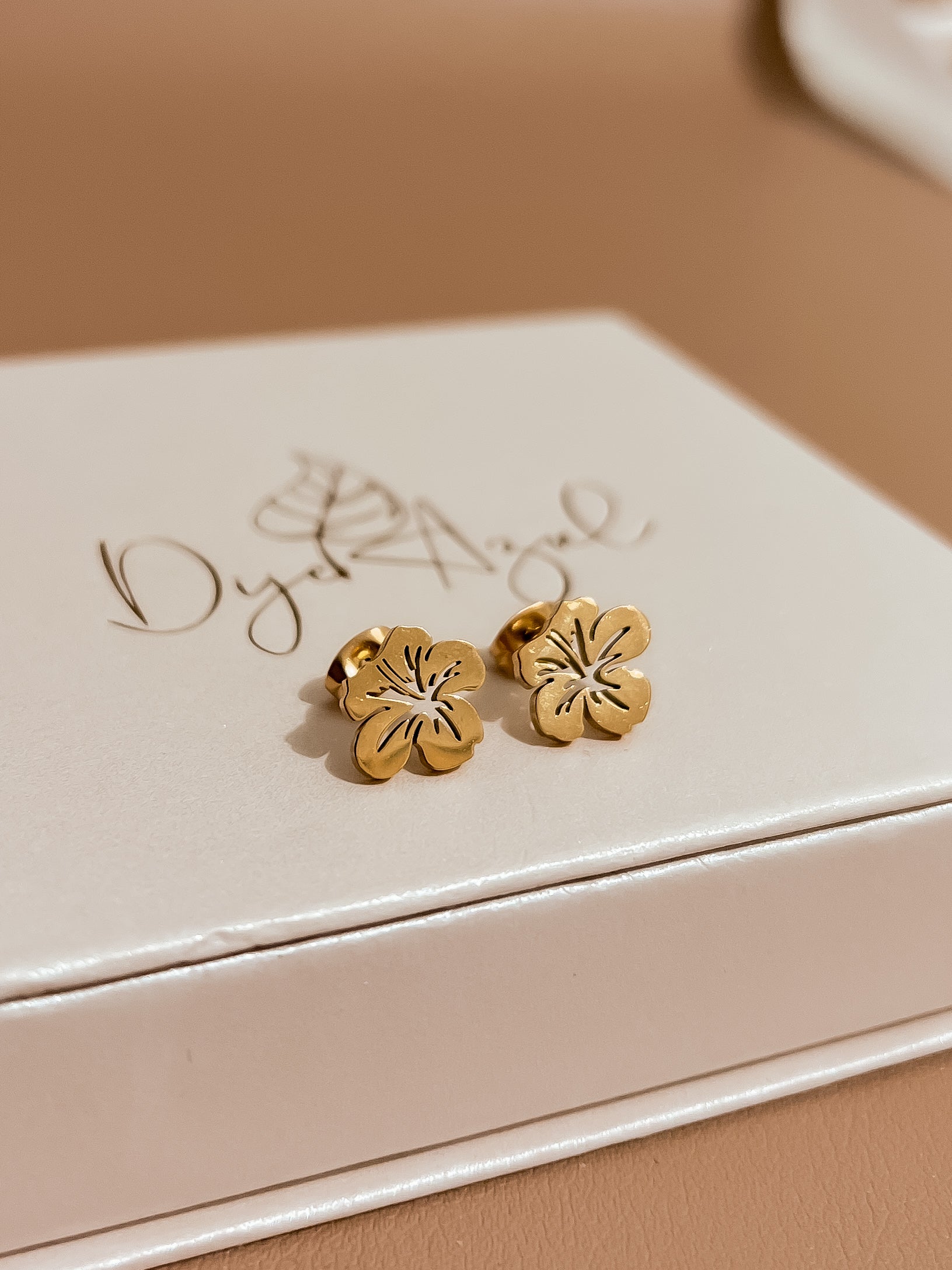 Flor de Maga earrings