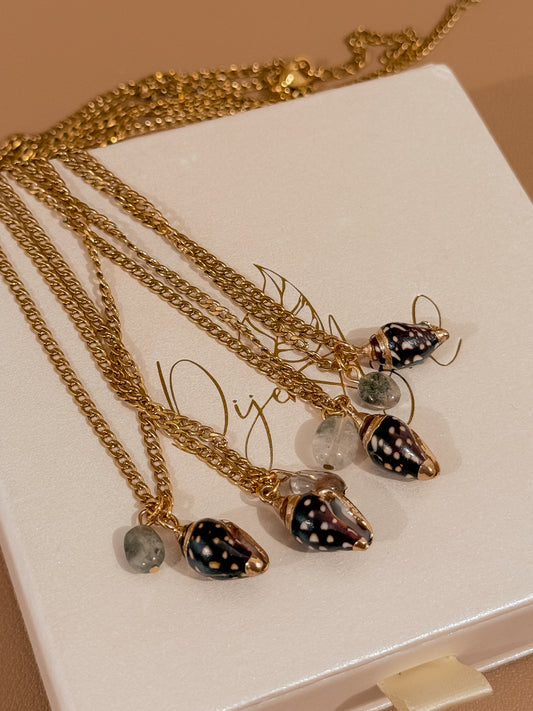 Sal y Arena necklace