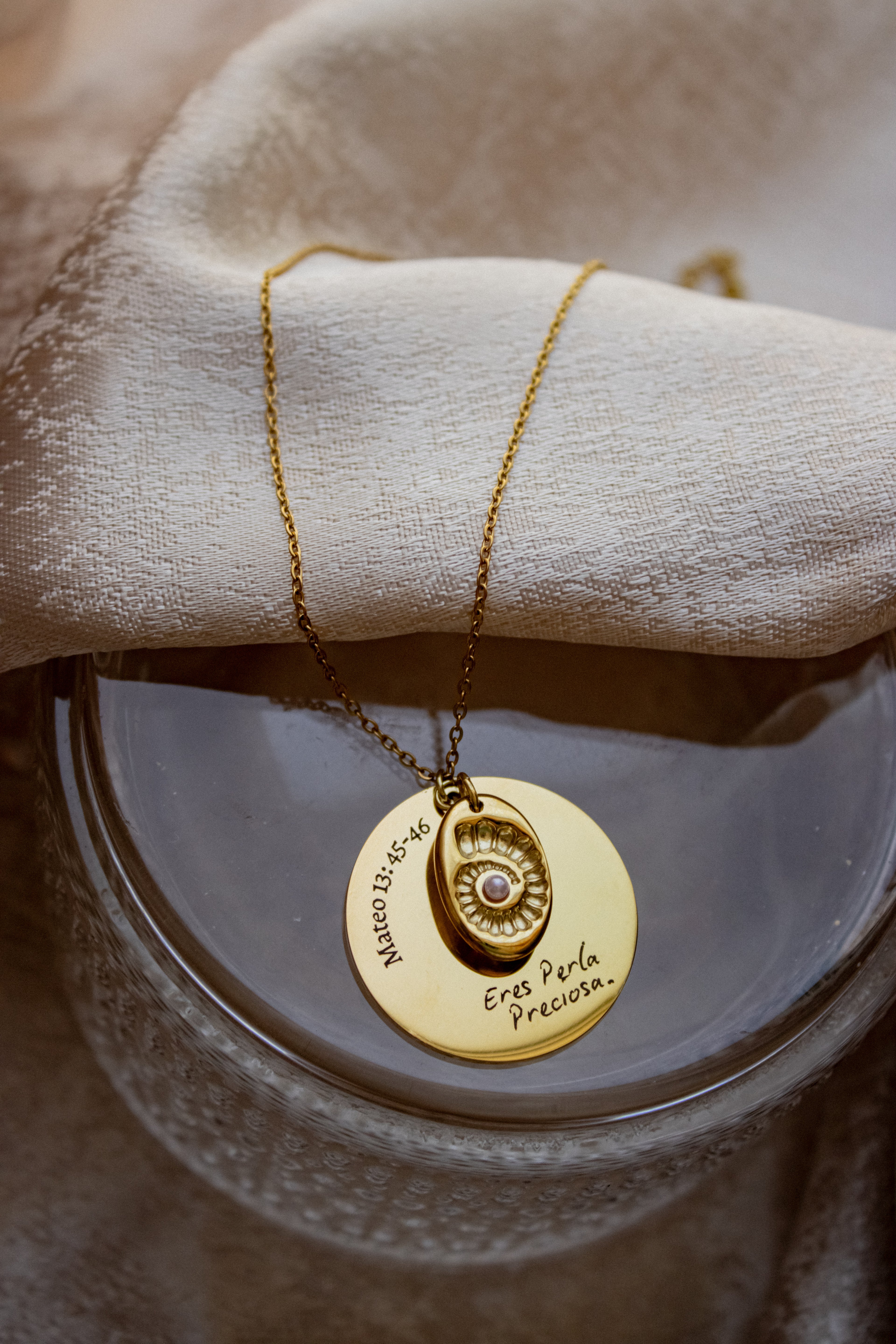 Eres Perla necklace
