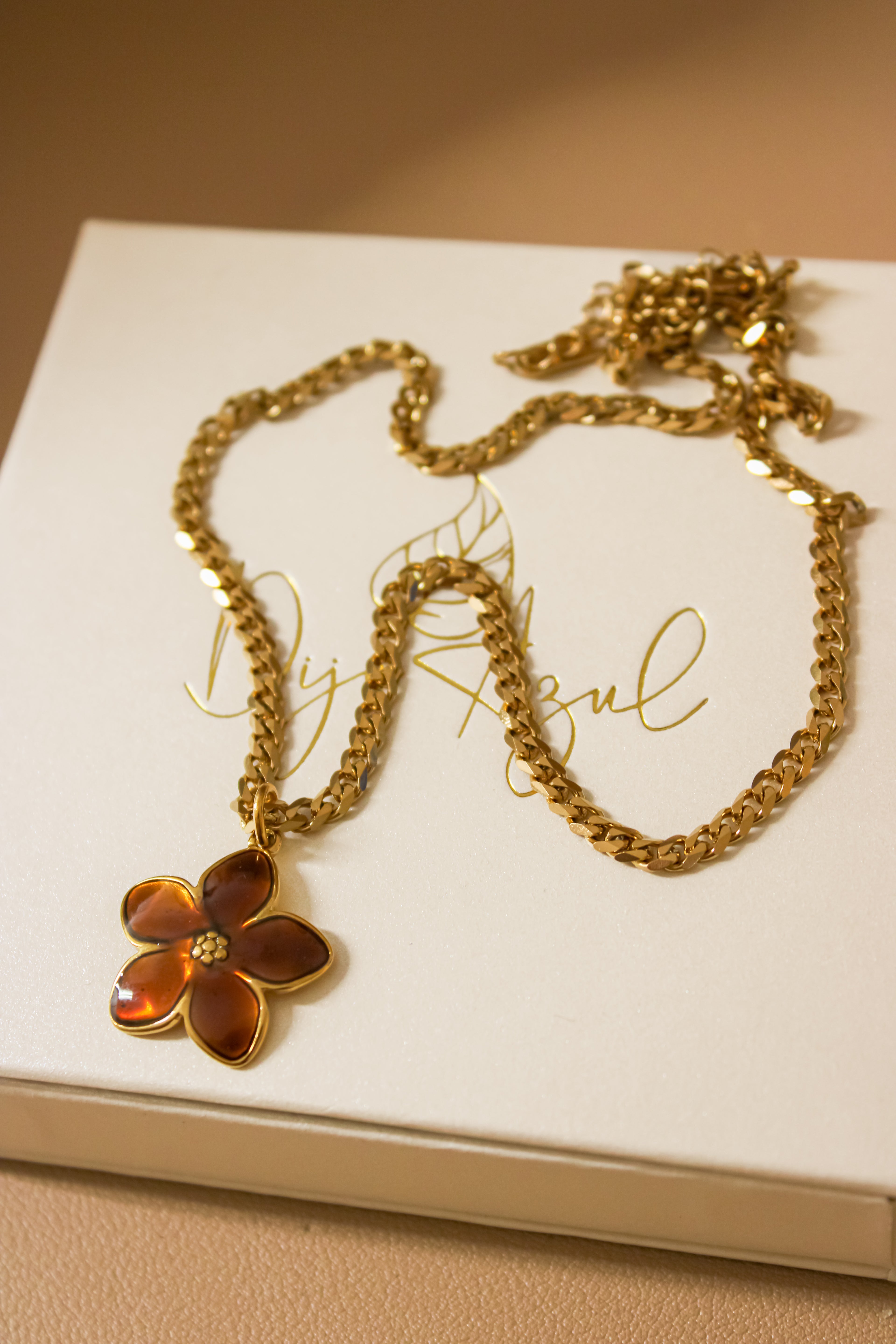 Flor de Otoño necklace