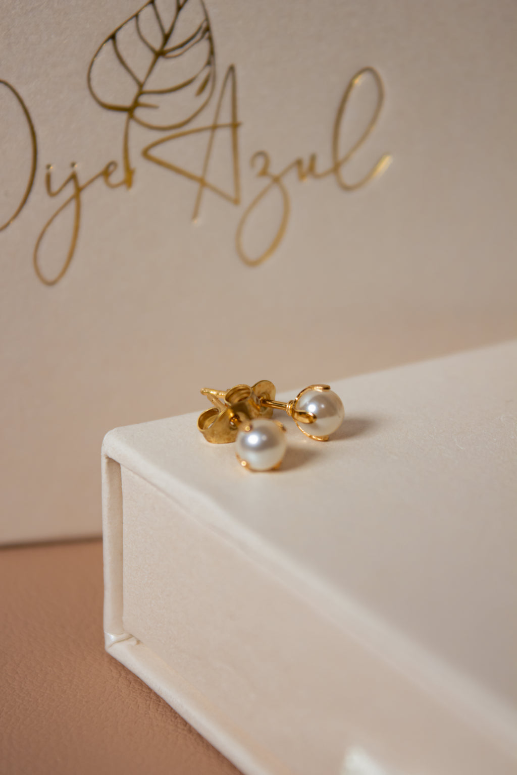 Pearl Small Studs earrings