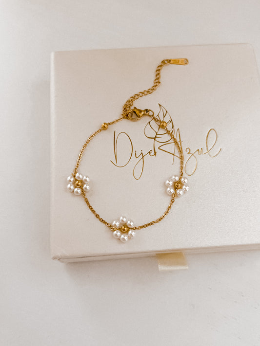 White Pearl Flower bracelet