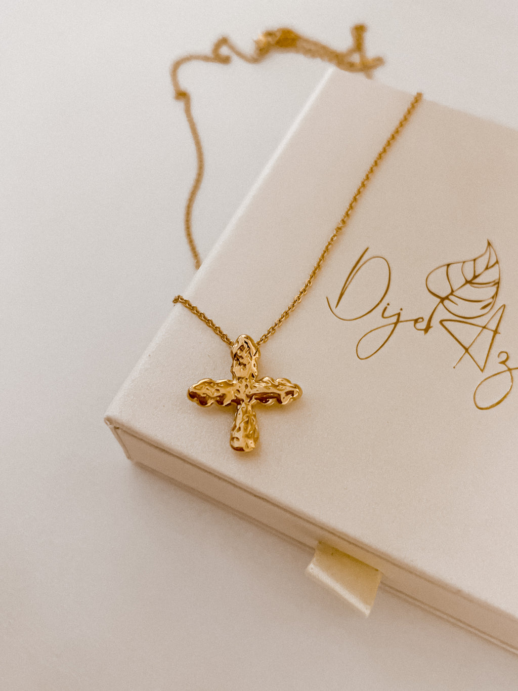 Cruz Formada necklace