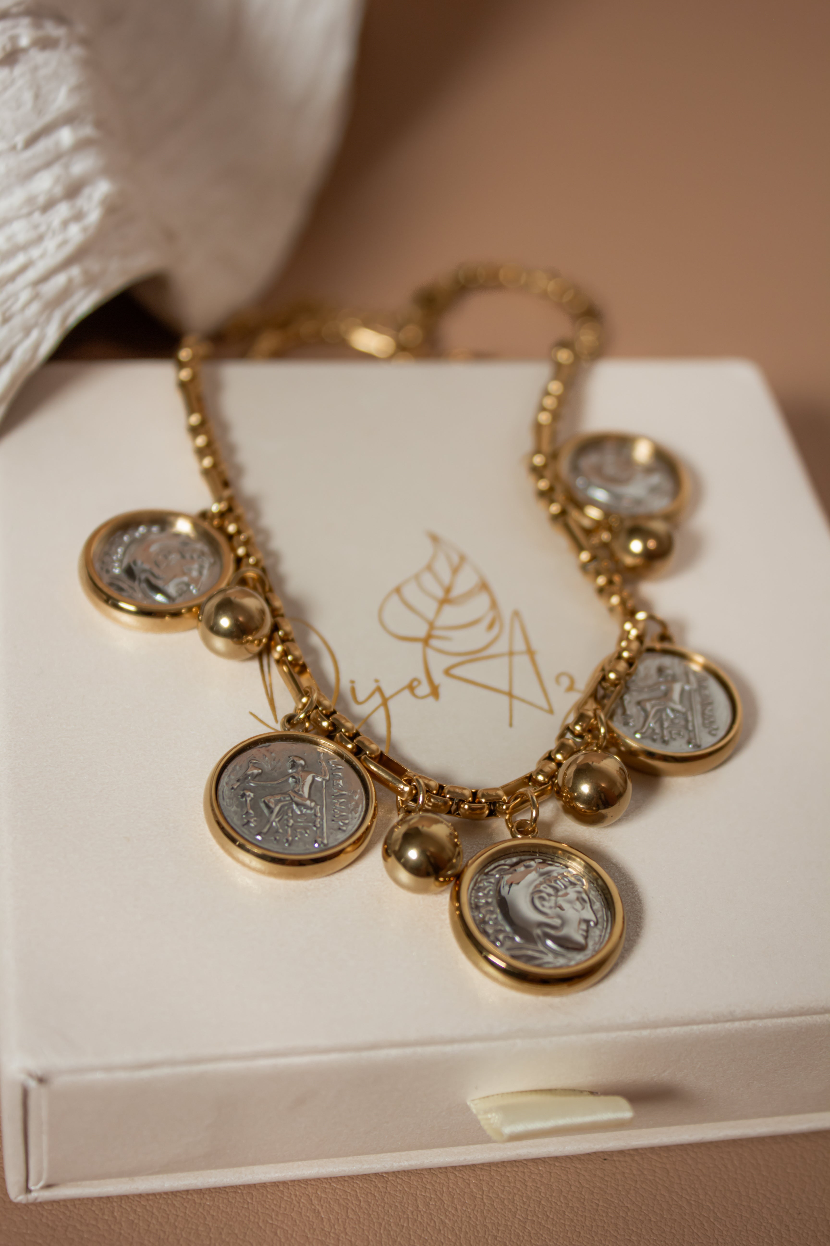 Valiosa necklace