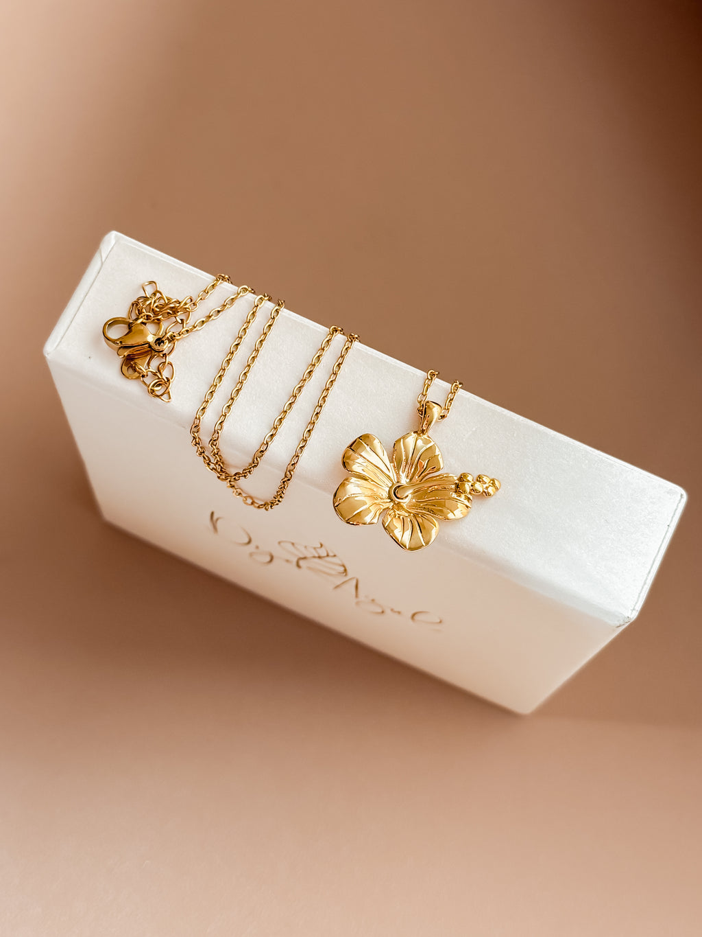 Flor de Maga necklace