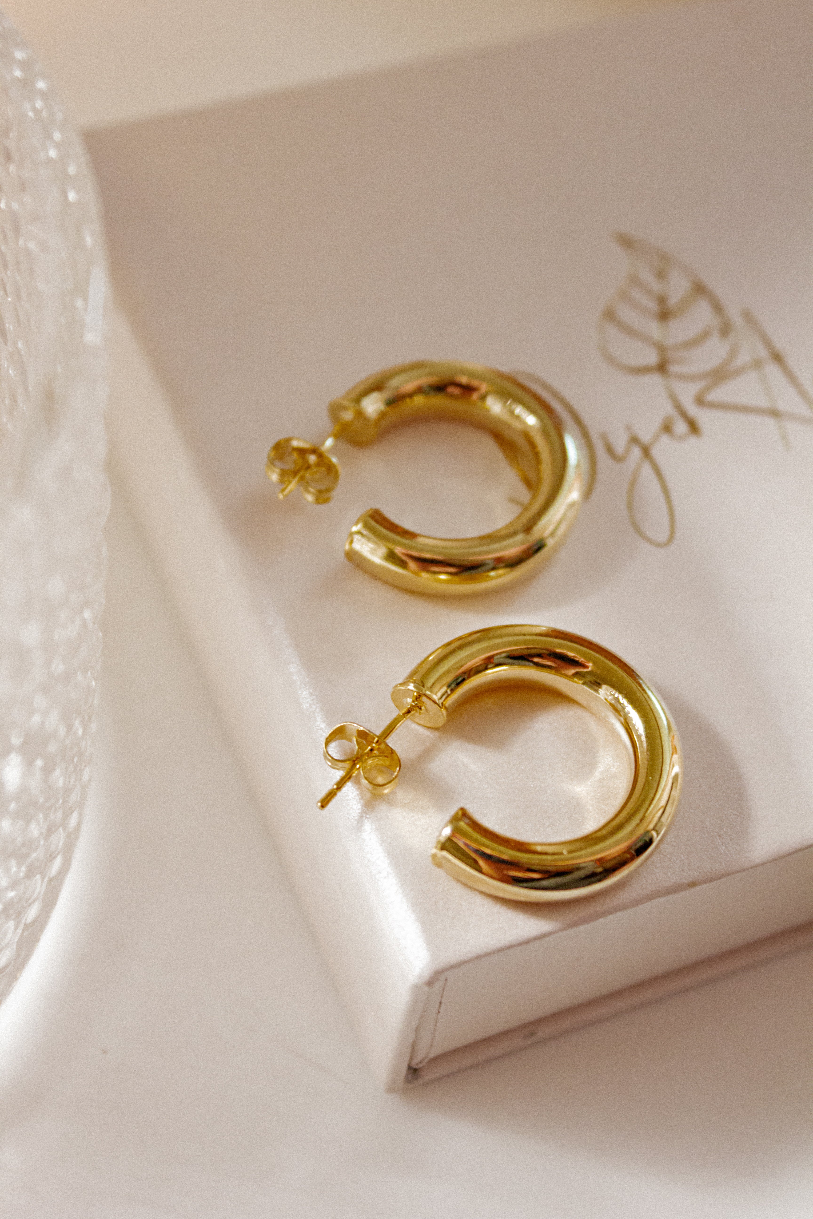 Camelia Hoops