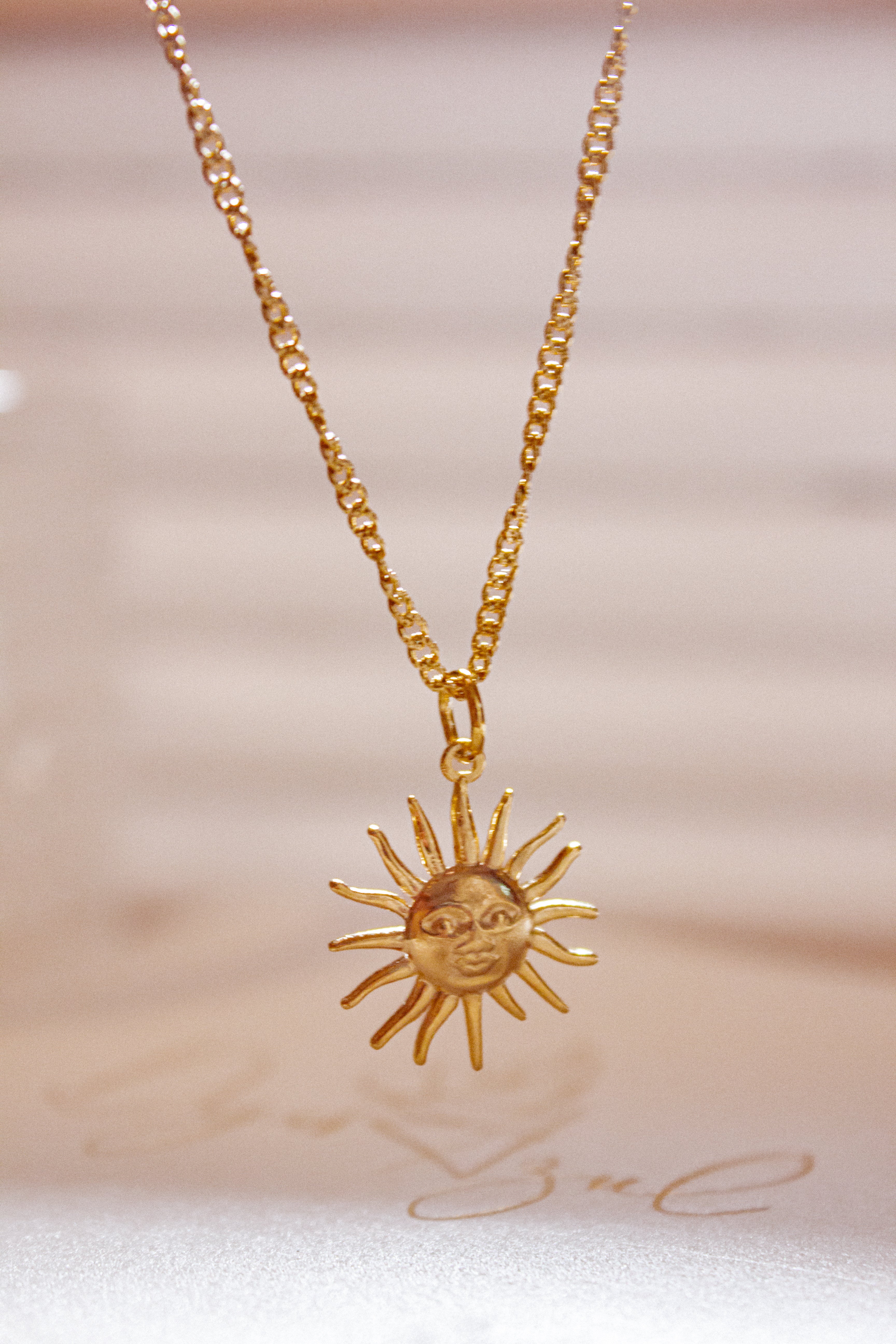 Sol Pequeño necklace