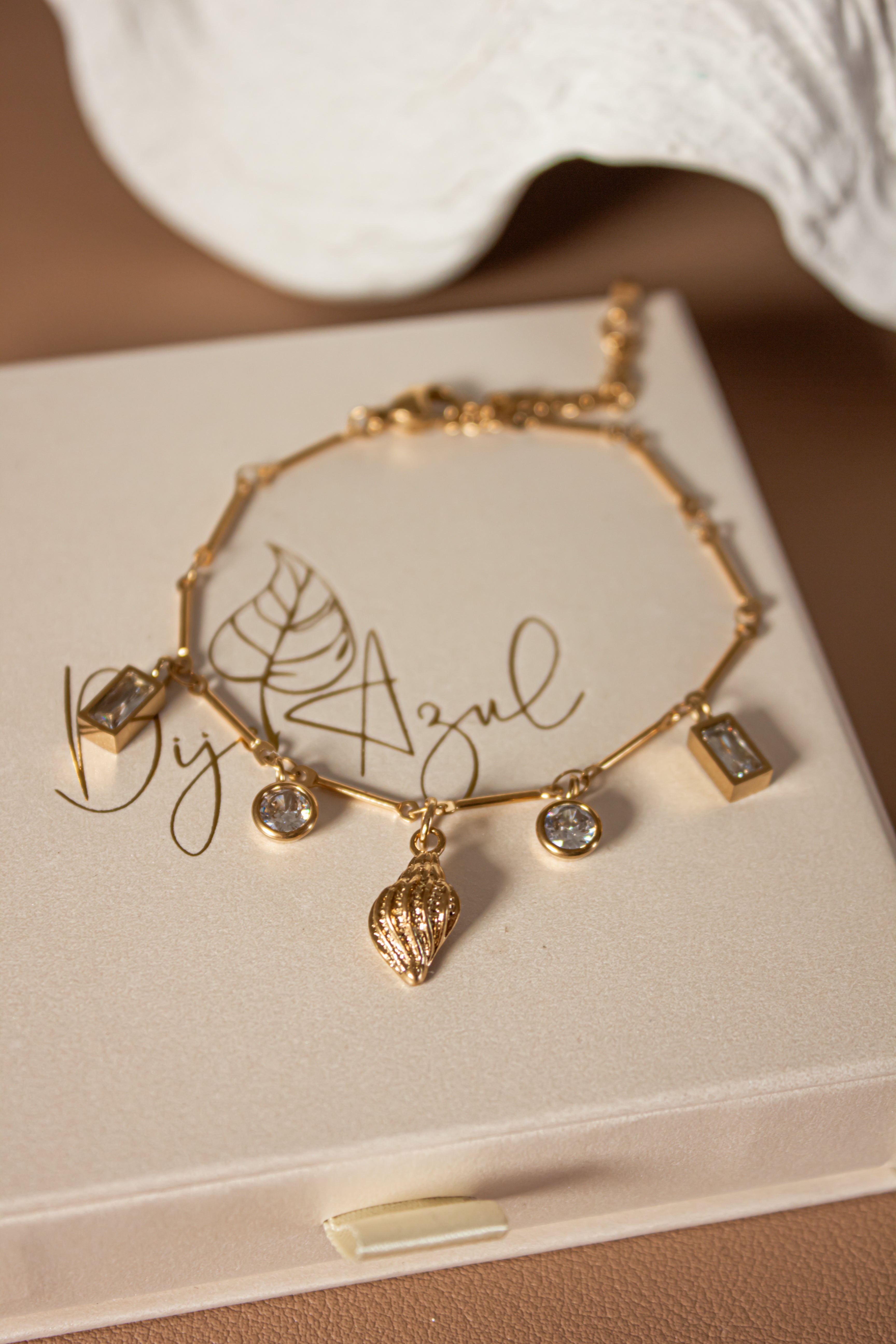 Arena bracelet