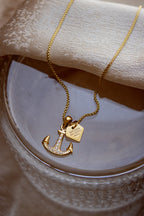 Anclada en Cristo necklace