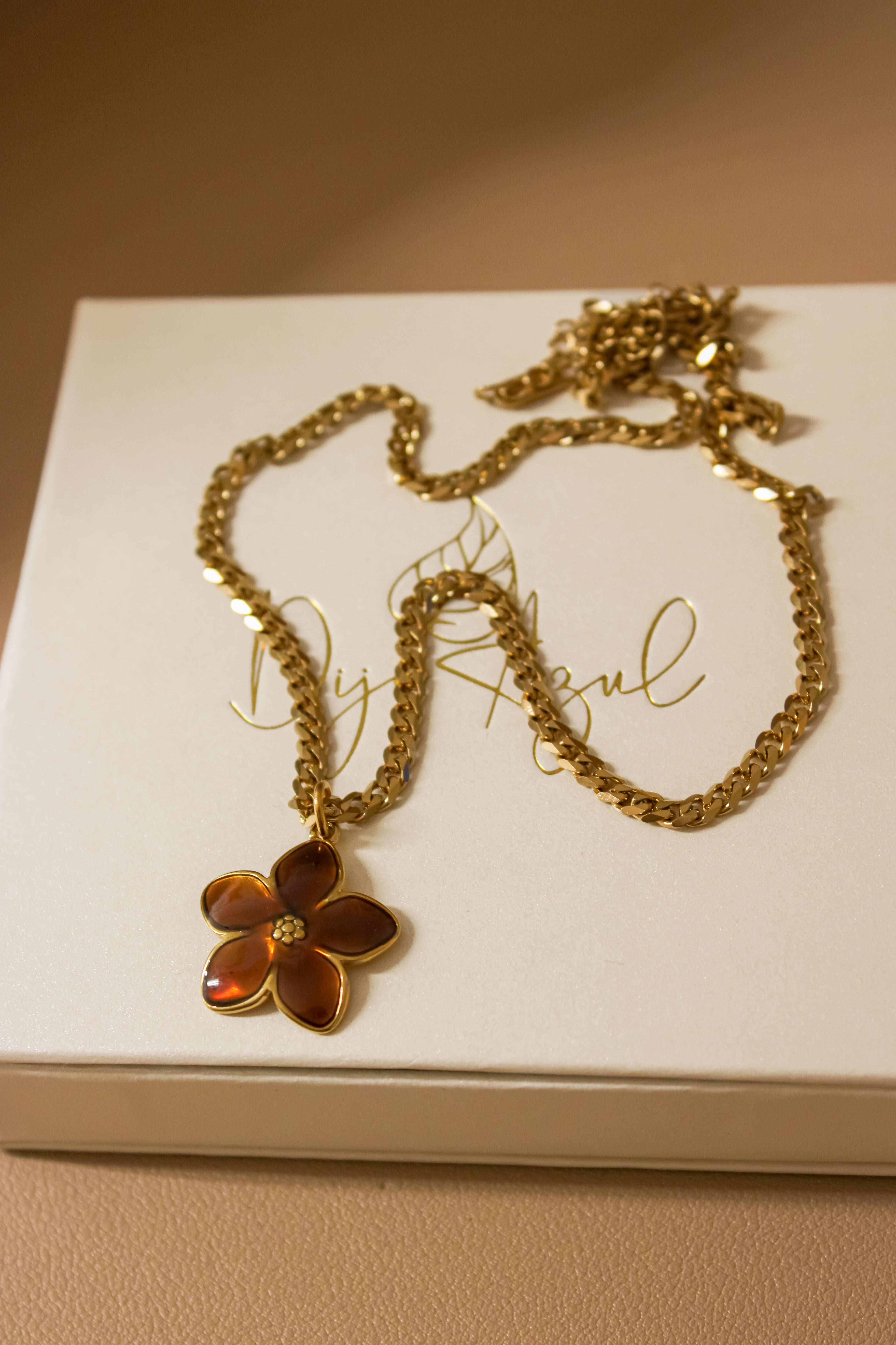 Flor de Otoño necklace