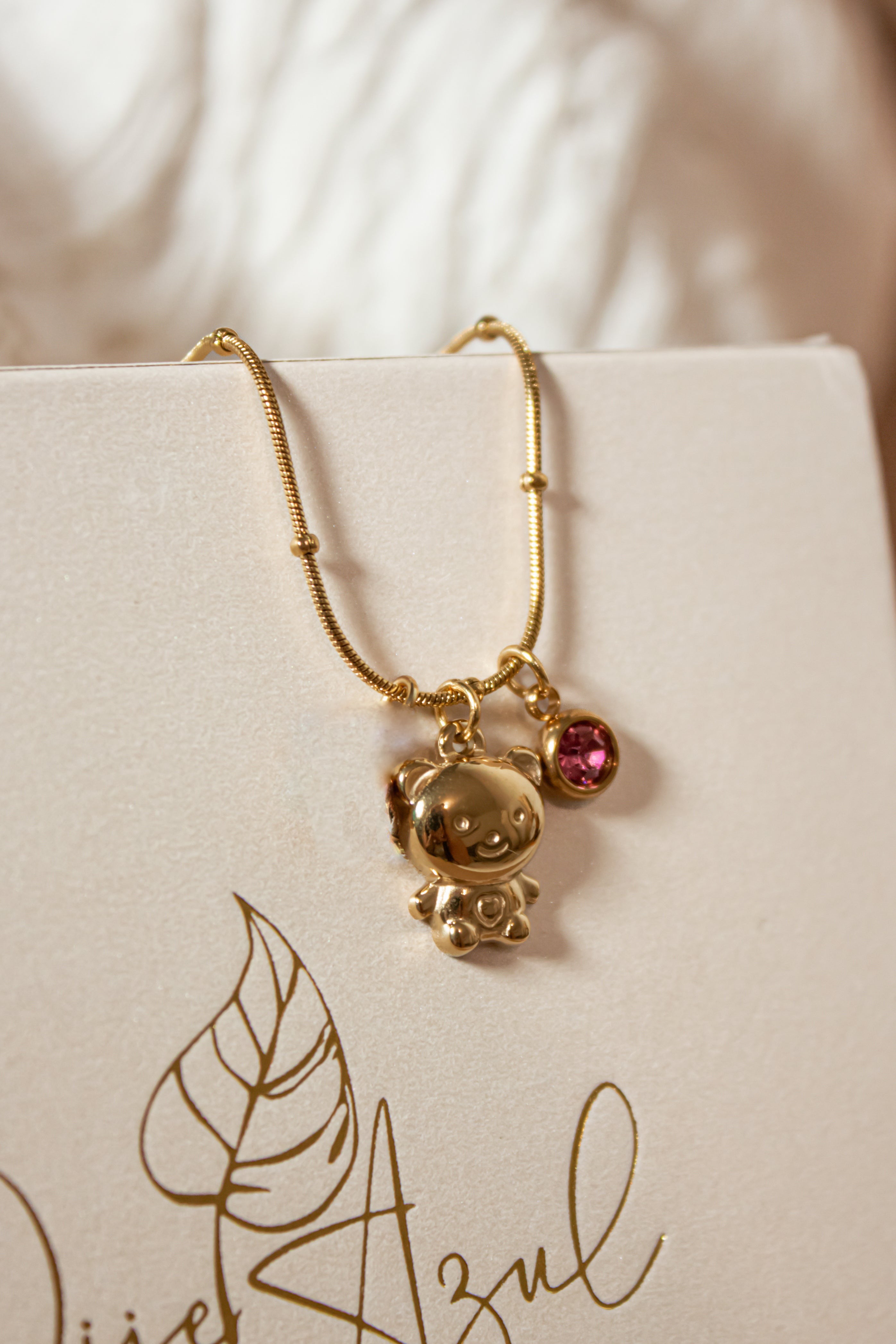 Teddy necklace