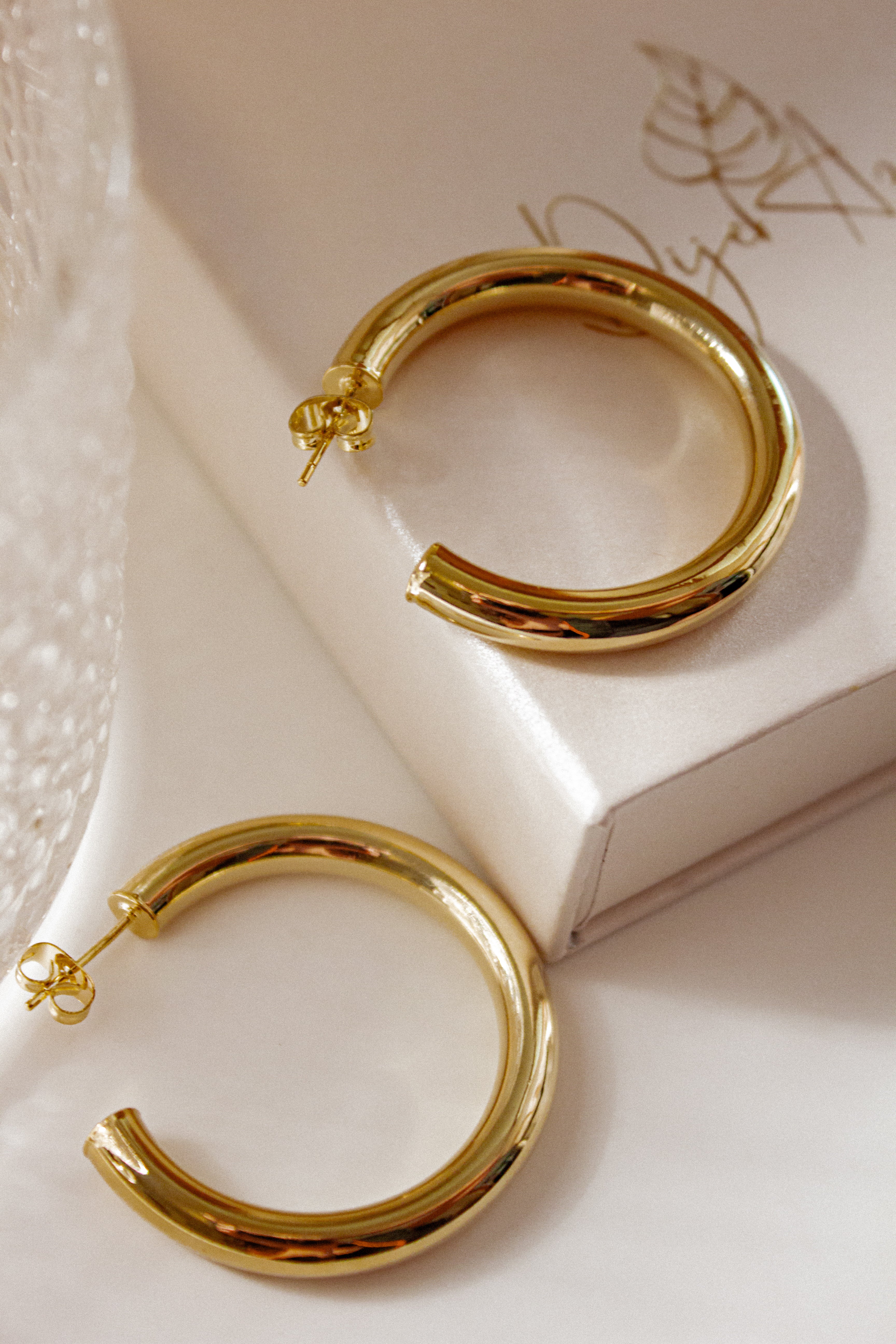Camelia Hoops