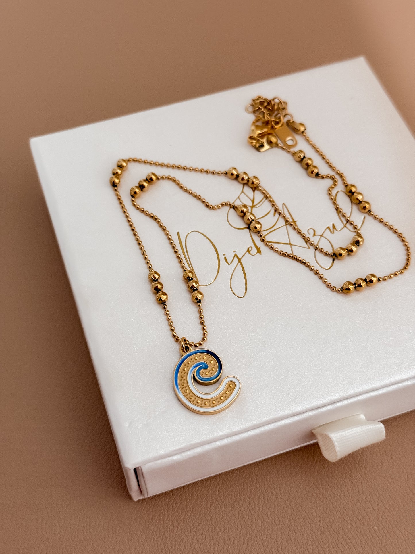 La Ola necklace