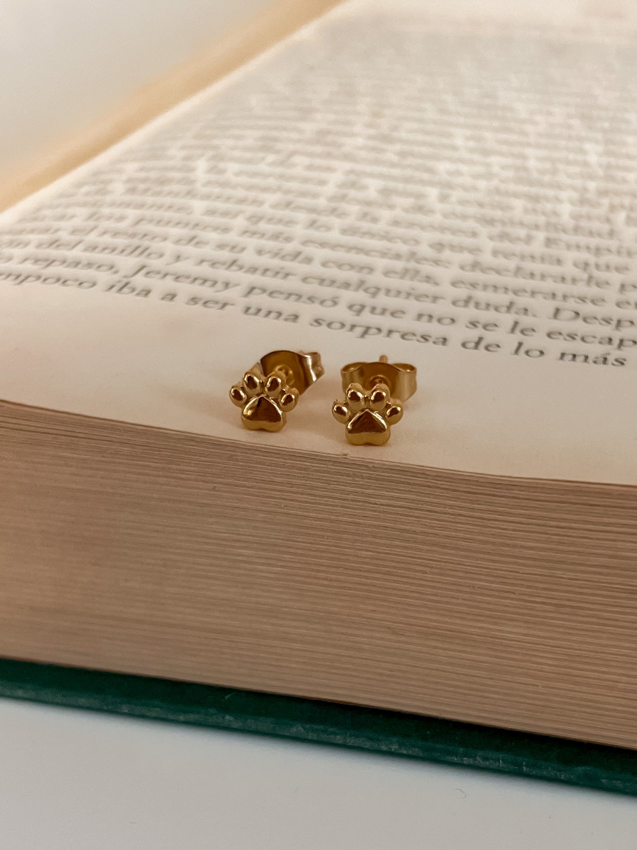 Huellitas studs earrings